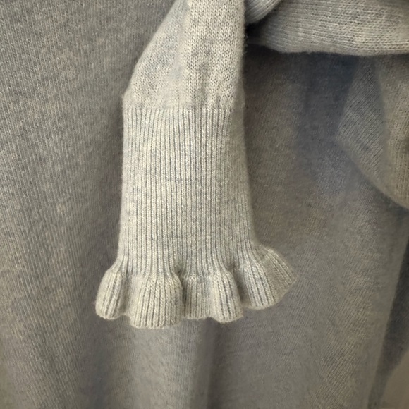 Banana Republic Wool and Cashmere blend. Beautiful soft blue/green color. - Picture 3 of 8